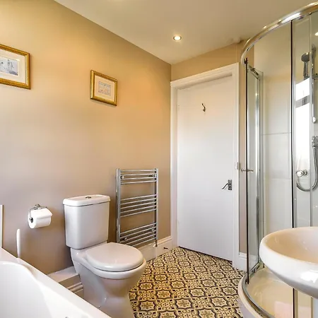 Bed and Breakfast Hillcrest Уитби Экстерьер фото