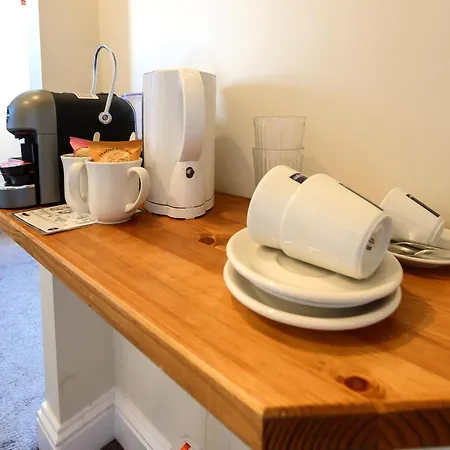 Bed and Breakfast Hillcrest Уитби Экстерьер фото