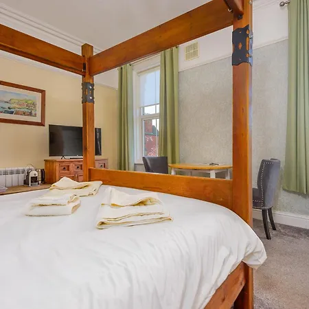 Bed and Breakfast Hillcrest Уитби Экстерьер фото