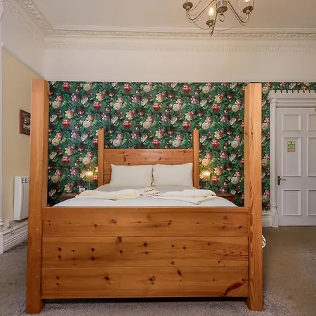 Bed and Breakfast Hillcrest Уитби Экстерьер фото