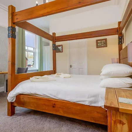 Bed and Breakfast Hillcrest Уитби Экстерьер фото