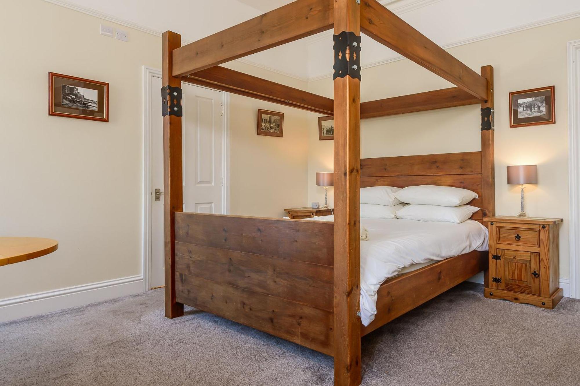 Hillcrest Bed & Breakfast
